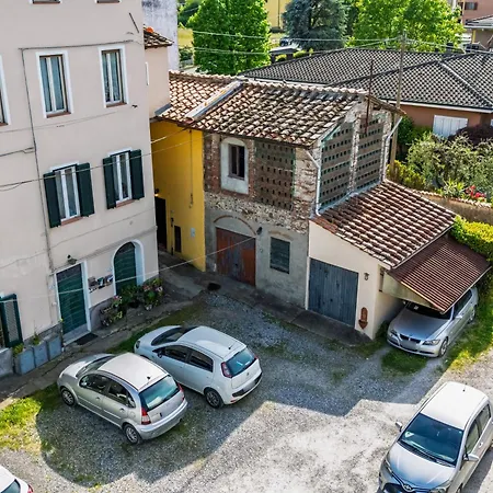 公寓 A 5 Min Da Lucca Centro Con Parcheggio Riservato 卢卡